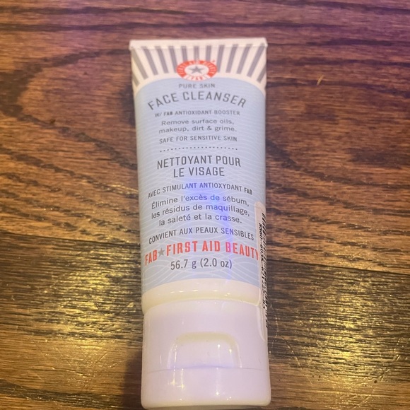 First Aid Beauty Pure Skin Face Cleanser Mini Size - Picture 8 of 9